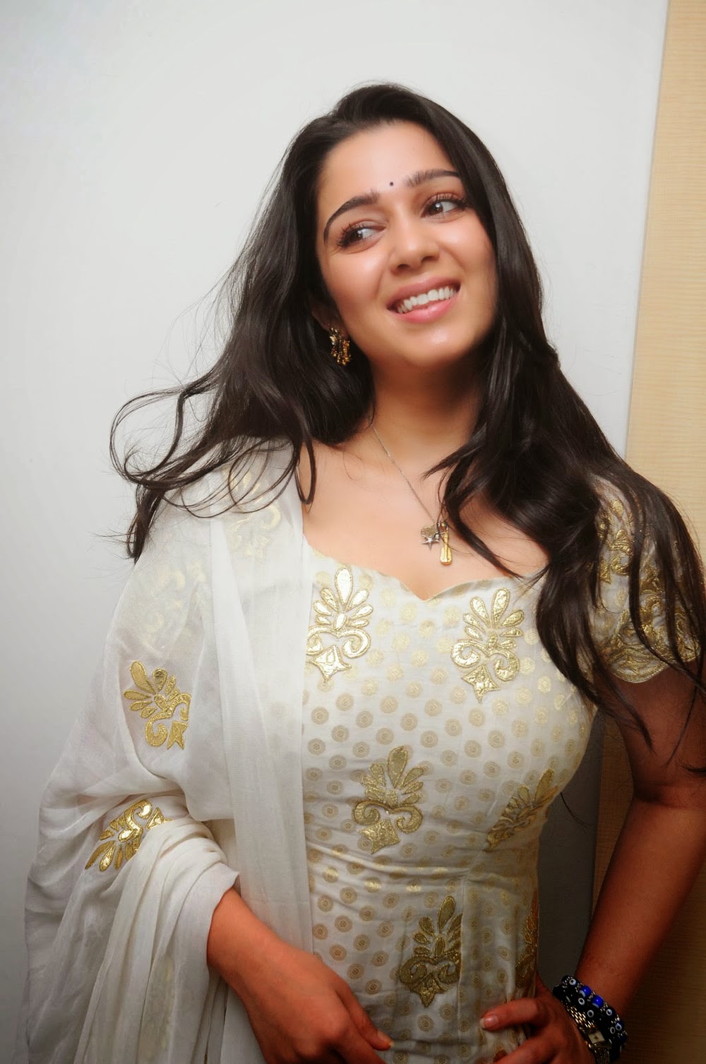 noras foot lick sexy cleavage kameez